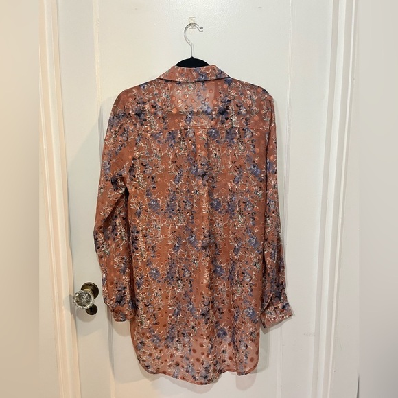 Solitaire Sheer Pink Floral Oversized Button-Down Blouse – Size M – P2P ~20” - Picture 5 of 5